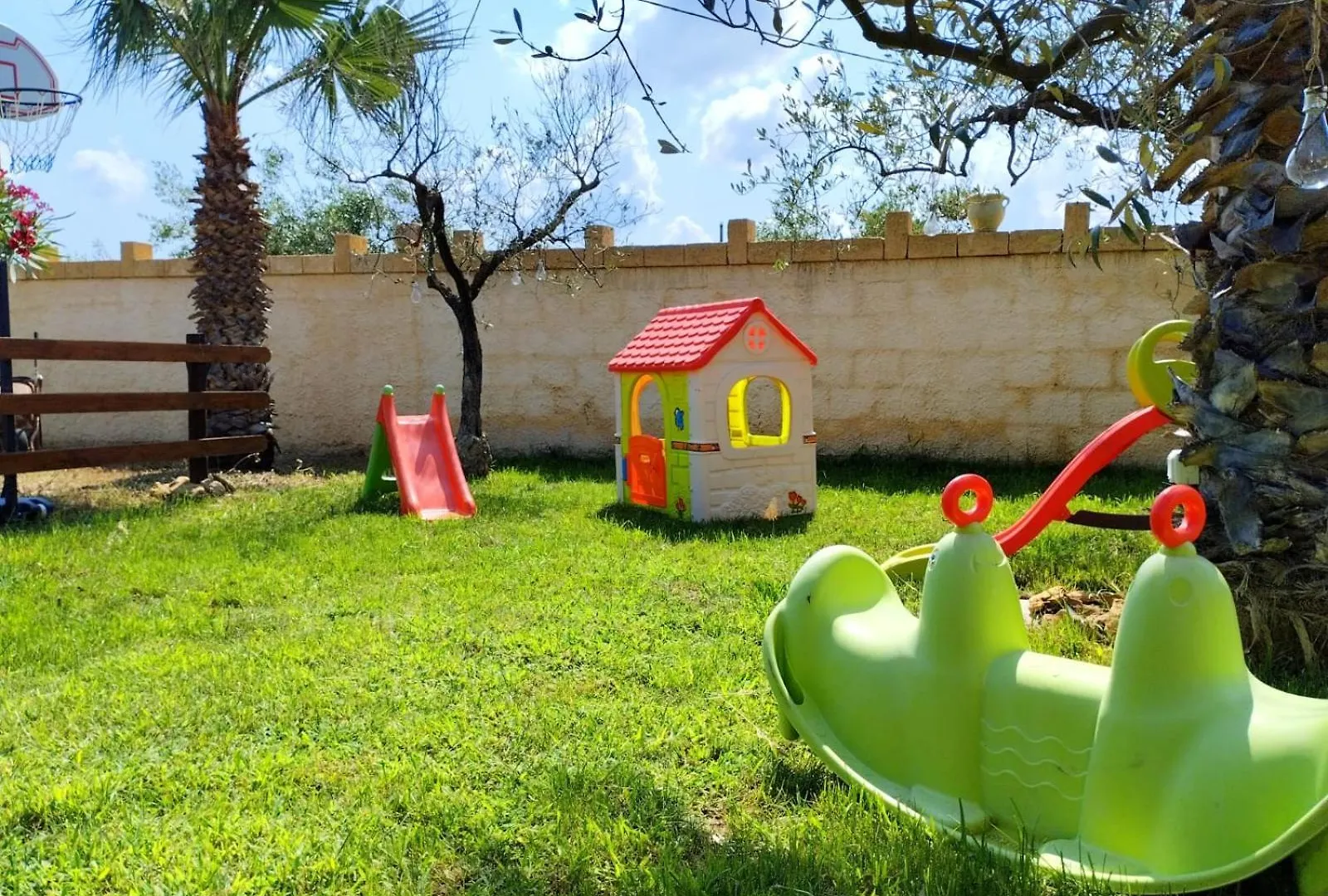 بيت خشبي فيلا Casa Vacanze 'Al Giardino Degli Ulivi' مارينيلا دي سيلينونتي إيطاليا